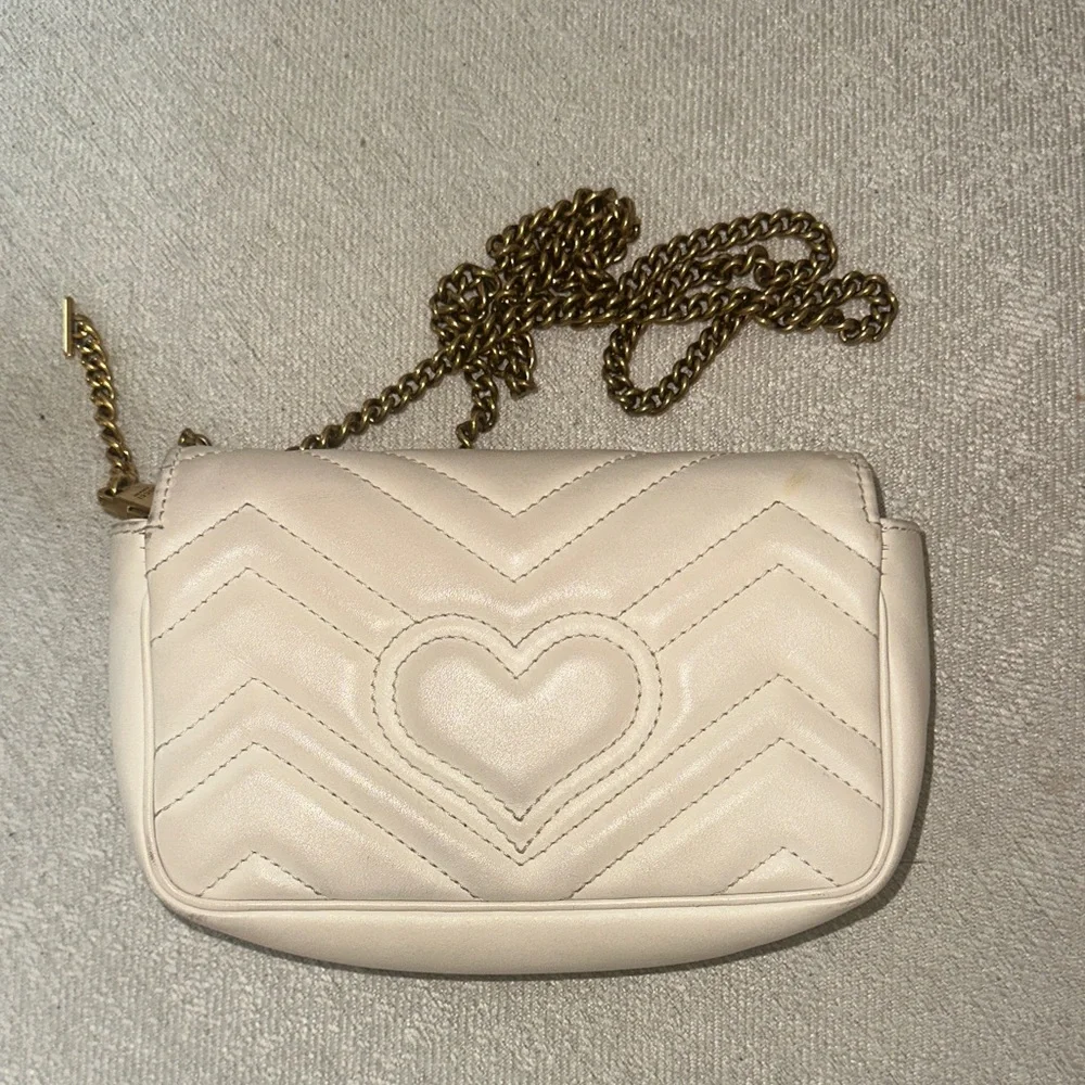 Gucci Cream Crossbody Bag with Gold Chain - Picture 5 of 6